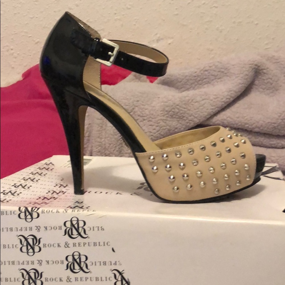 Heels - Picture 2 of 3